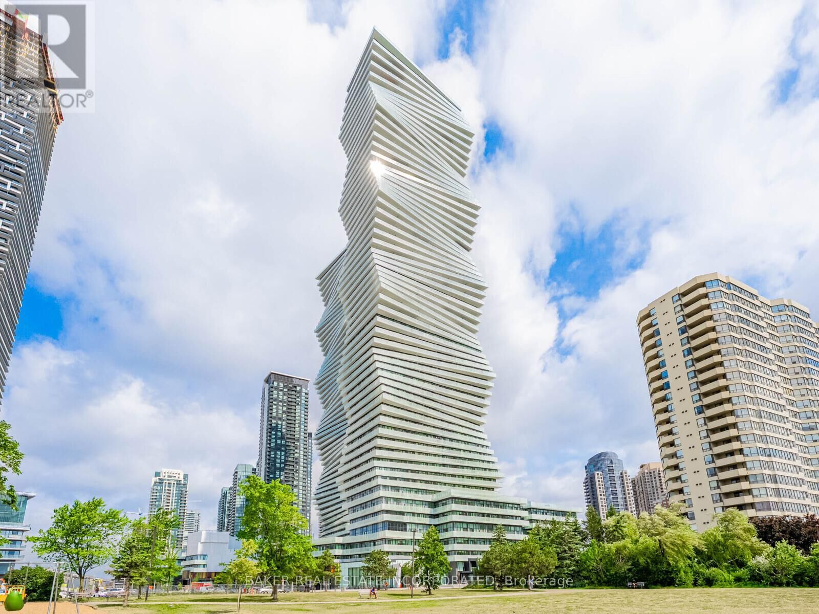 Photo de la propriété:  407 Webb Drive Th 12  ON L5B 0M4 