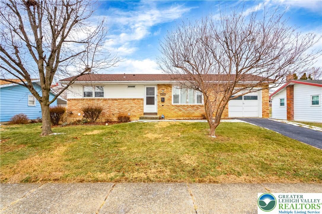 Property Photo:  1322 Valley Road  PA 18018 