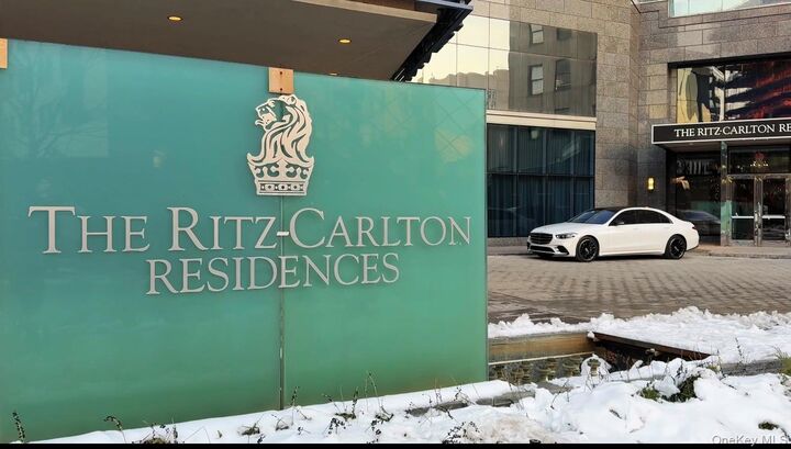 Property Photo:  1 Renaissance Square 10G  NY 10601 