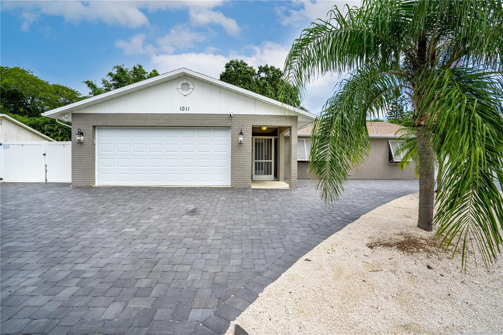 Property Photo:  1011 67th Avenue Drive W  FL 34207 