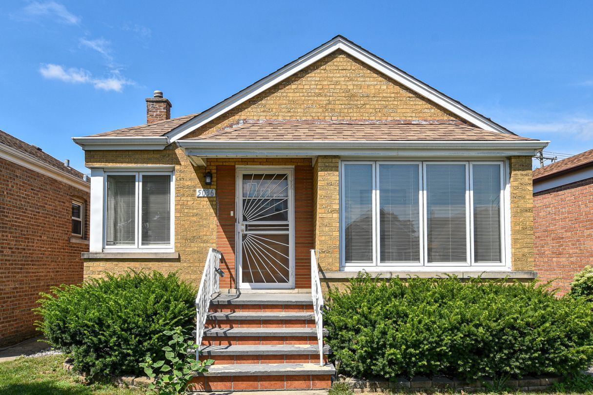 Property Photo:  5036 S Leclaire Avenue  IL 60638 