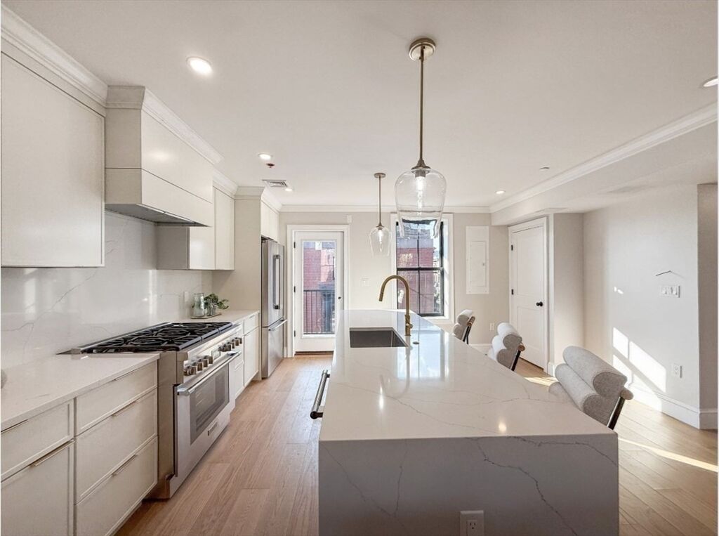 Property Photo:  667 Tremont Street Ph  MA 02118 
