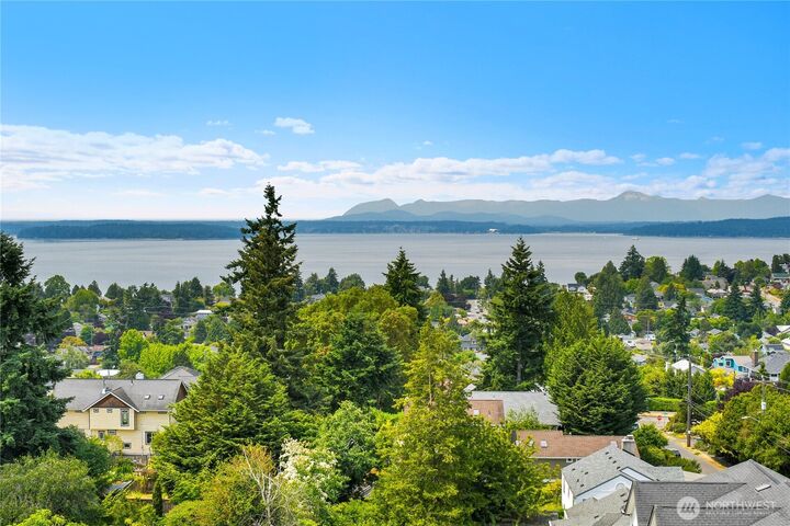 Property Photo: 5001 California Avenue SW 212 WA 98136