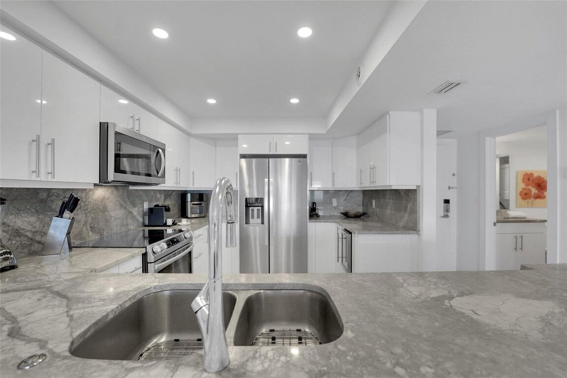 Property Photo:  5100 N Ocean Boulevard 1402  FL 33308 