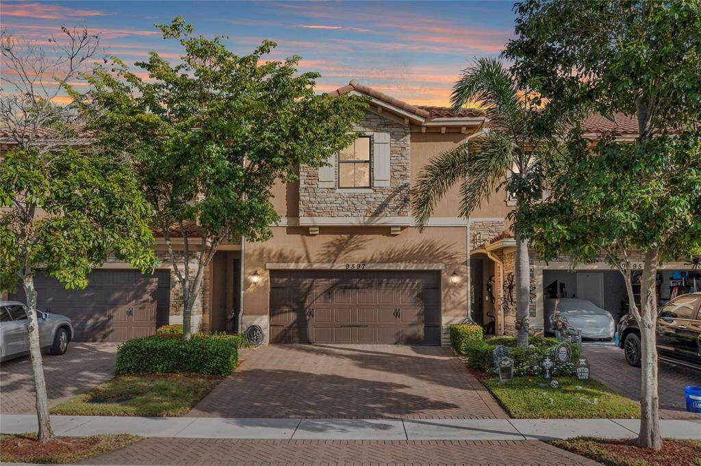 Property Photo:  9597 Town Parc Circle  FL 33076 
