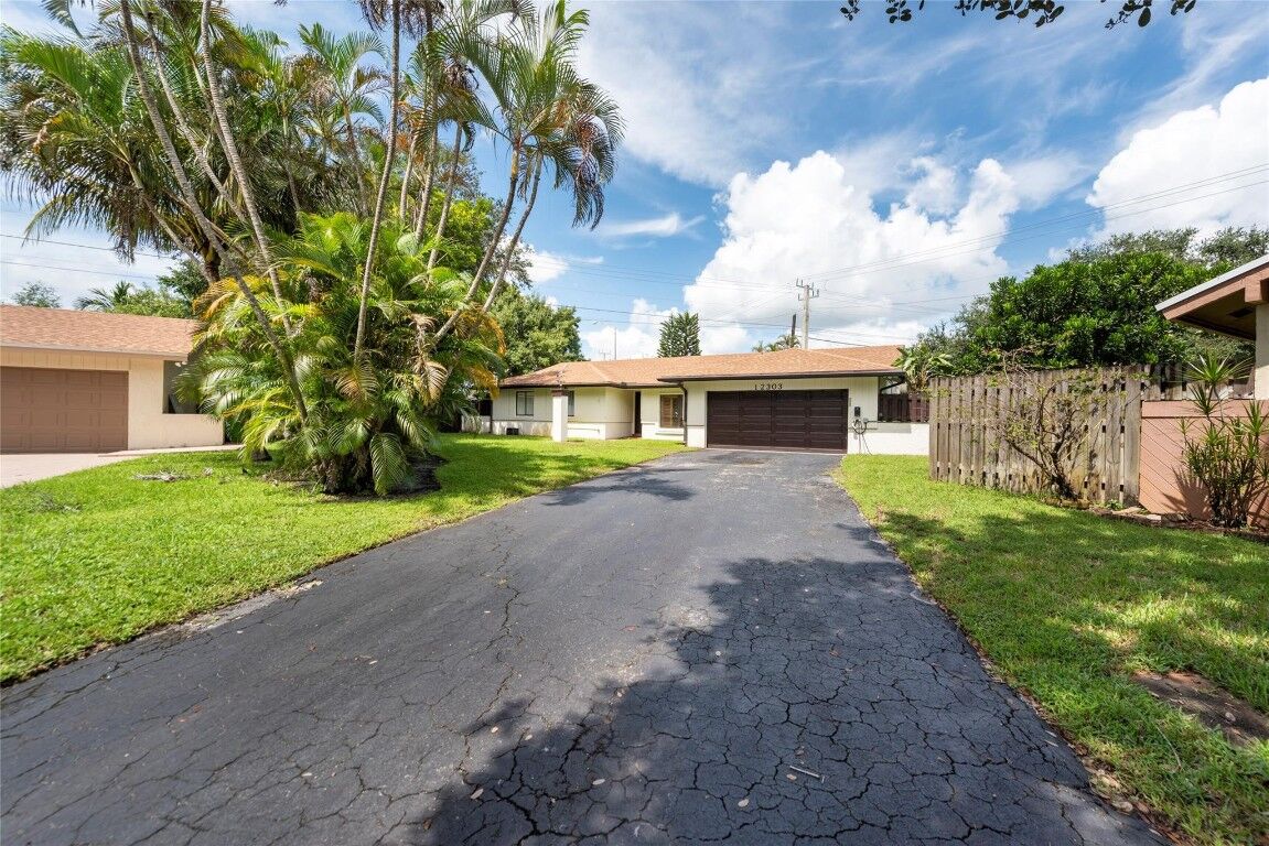 Property Photo:  12303 Paseo Way  FL 33026 