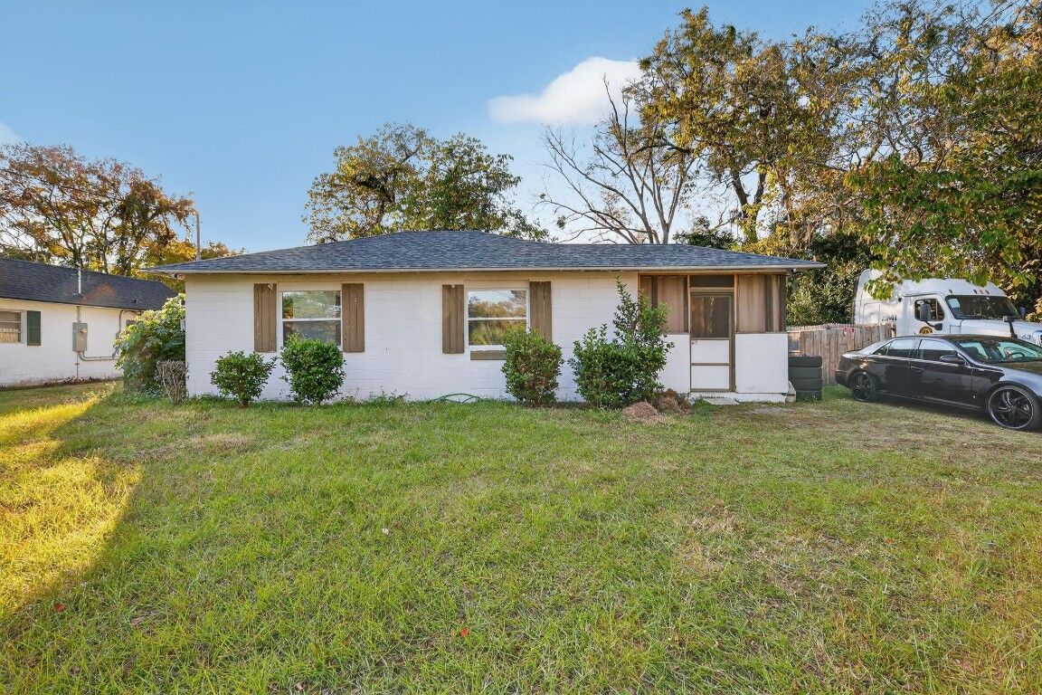 Property Photo:  1030 NW 13 Avenue  FL 34475 
