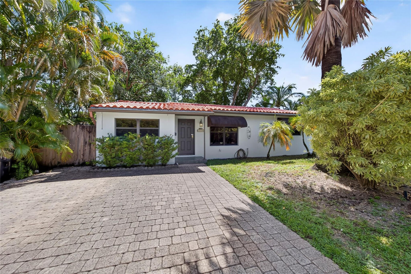 Property Photo: 1708 NE 16th Avenue FL 33305