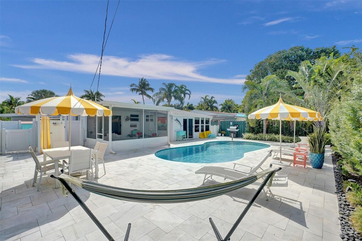 Property Photo: 25 NE 26th Court FL 33334