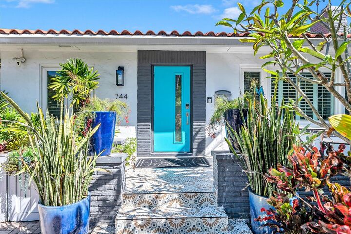 Property Photo:  744 NE 18th Avenue  FL 33304 