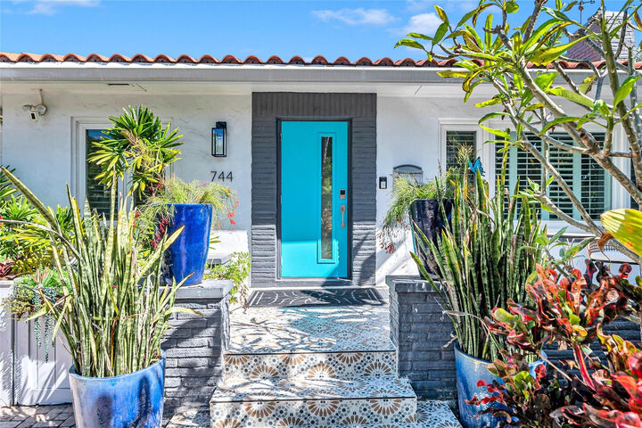 Property Photo:  744 NE 18th Avenue  FL 33304 