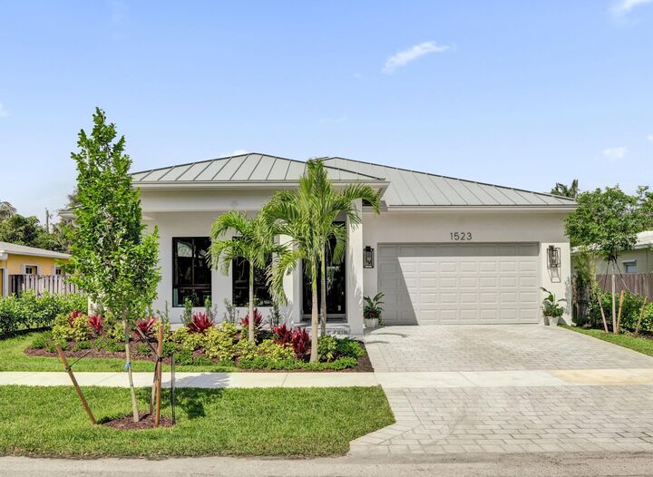 Property Photo:  1523 NE 17th Way  FL 33304 