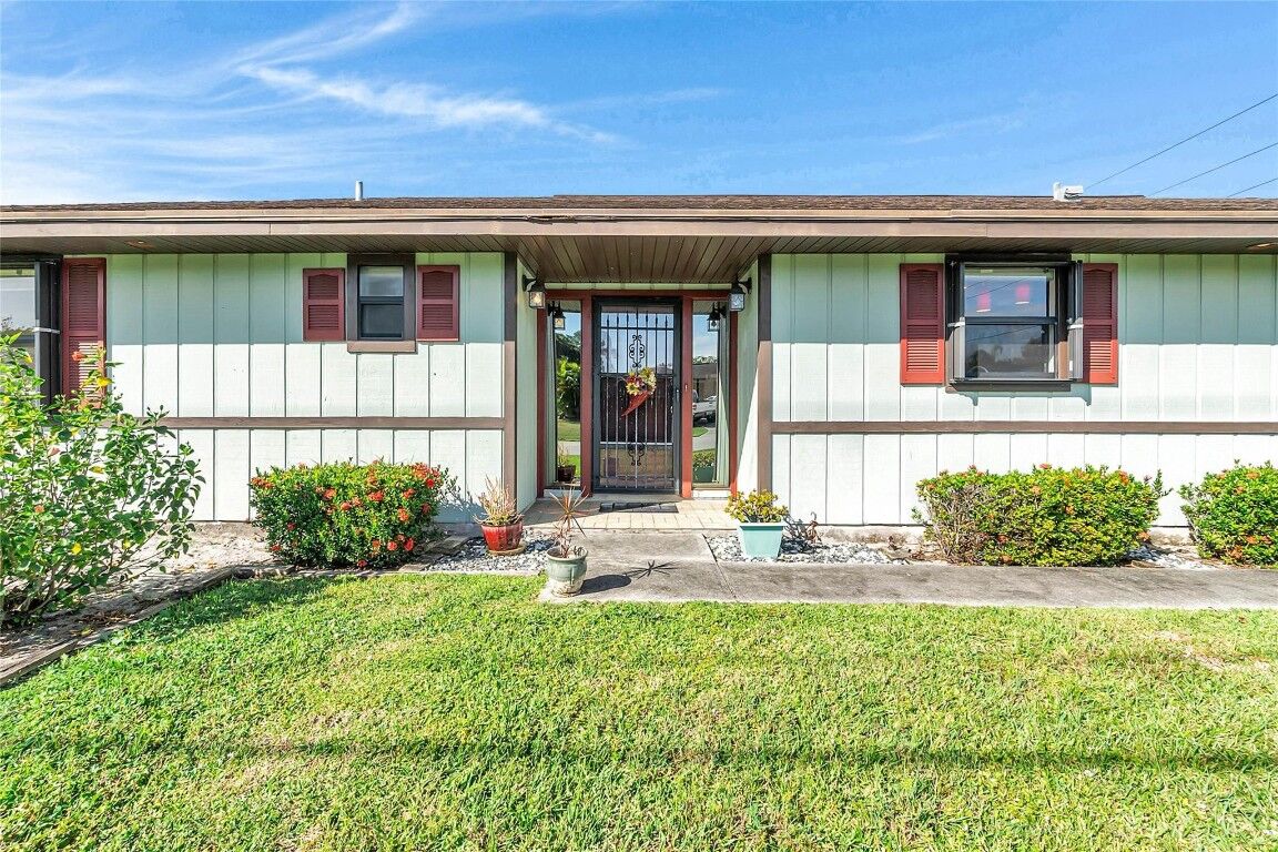 Property Photo:  1274 SW Fountain Avenue  FL 34953 