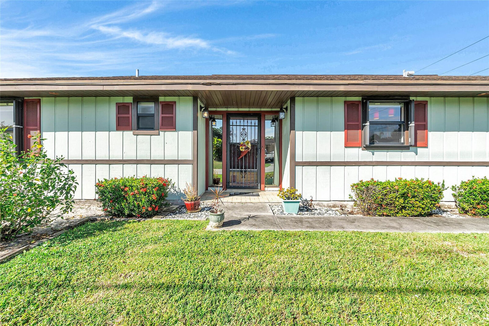 Property Photo:  1274 SW Fountain Avenue  FL 34953 