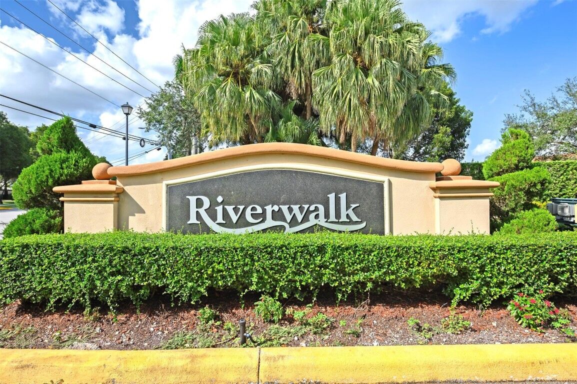 Property Photo: 260 Riverwalk Circle FL 33326