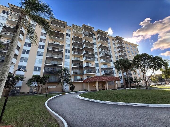 Property Photo:  4174 Inverrary Drive 805  FL 33319 