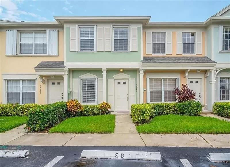 Property Photo:  16637 Hemingway Drive 16637  FL 33326 