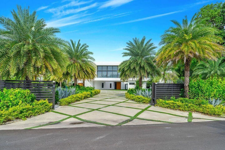 Property Photo:  19 Gatehouse Road  FL 33308 