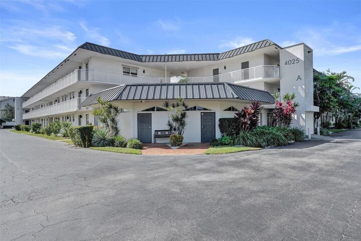 Property Photo: 4025 N Federal Highway 119A FL 33308