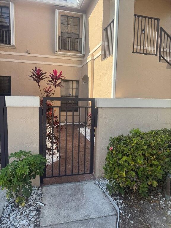 Property Photo: 502 SW 158th Terrace 101 FL 33027