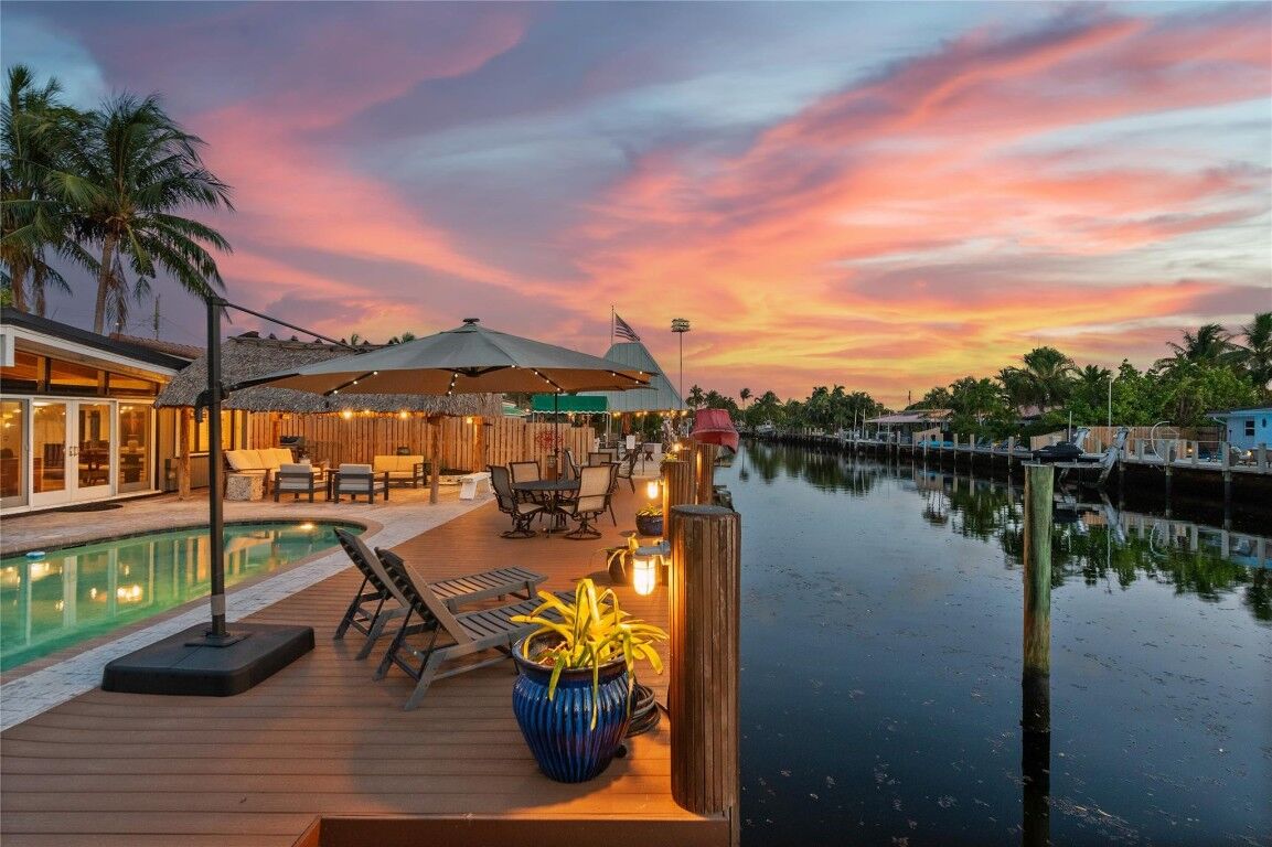 Property Photo:  2309 NE 20th Avenue  FL 33305 