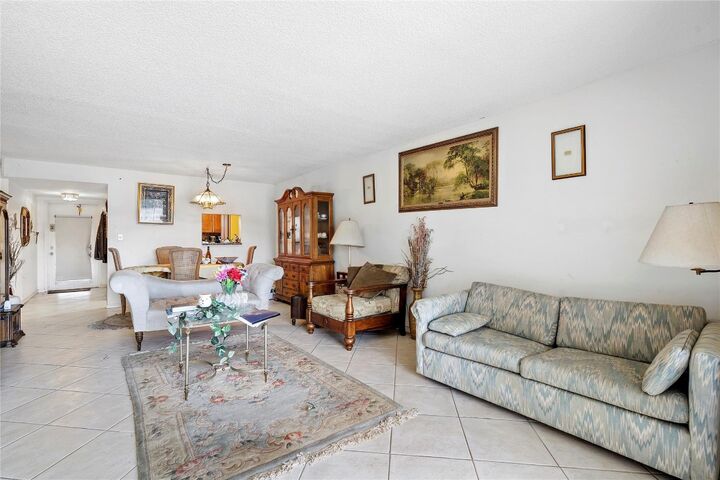 Property Photo:  9221 Sunrise Lakes Boulevard 109  FL 33322 