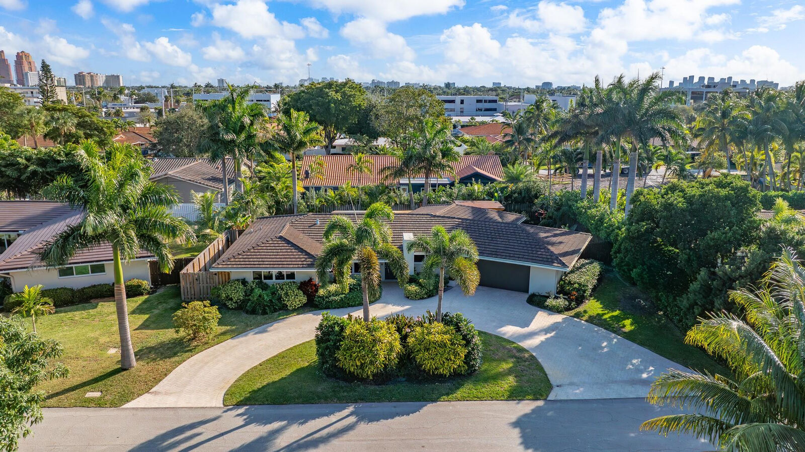 Property Photo: 2724 NE 34th Street FL 33306