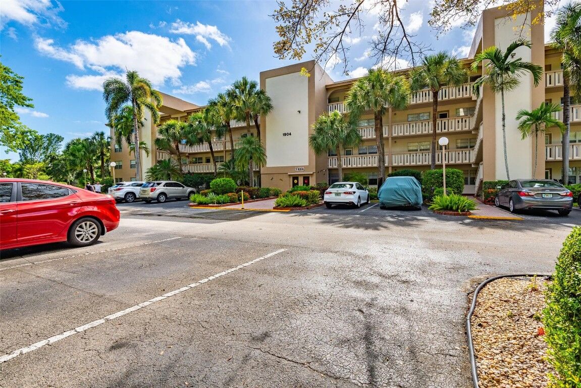 Property Photo:  1904 Bermuda Circle E1  FL 33066 