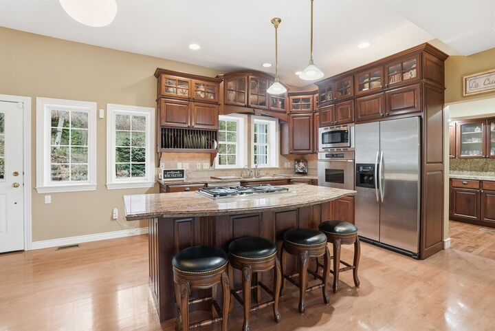 Property Photo:  2008 S Zephyr Rd  WA 99019 