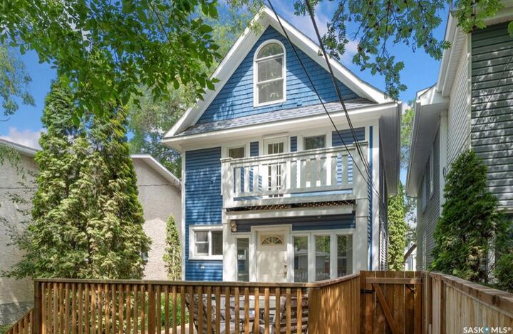 Property Photo:  1018 Aird Street  SK S7N 0T1 