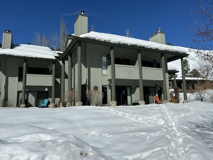 Property Photo:  220 Picabo St 4A  ID 83340 