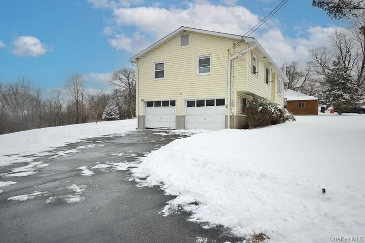 Property Photo:  1065 Dolsontown Road  NY 10940 