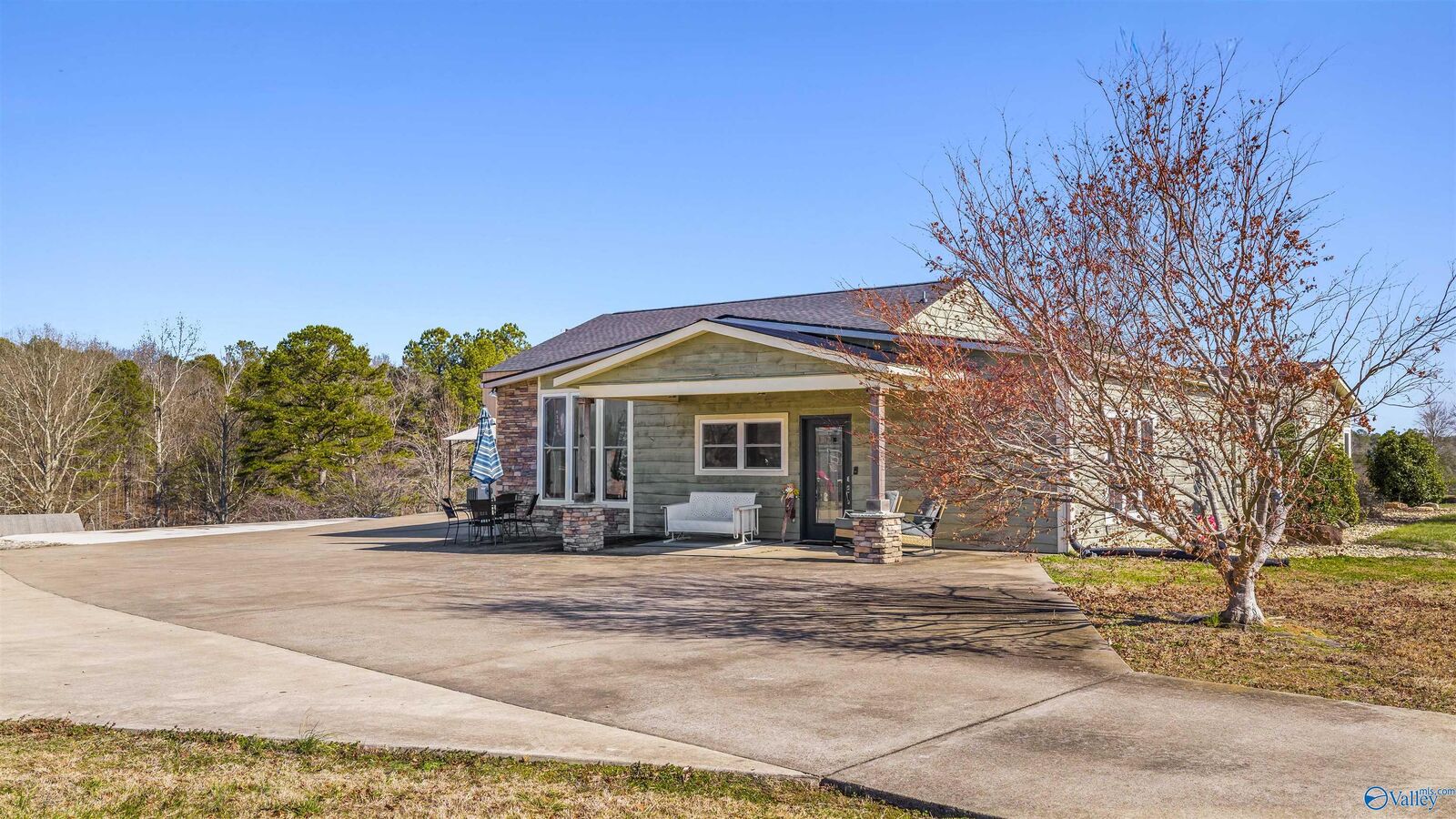 Property Photo:  665 County Road 251  AL 35967 
