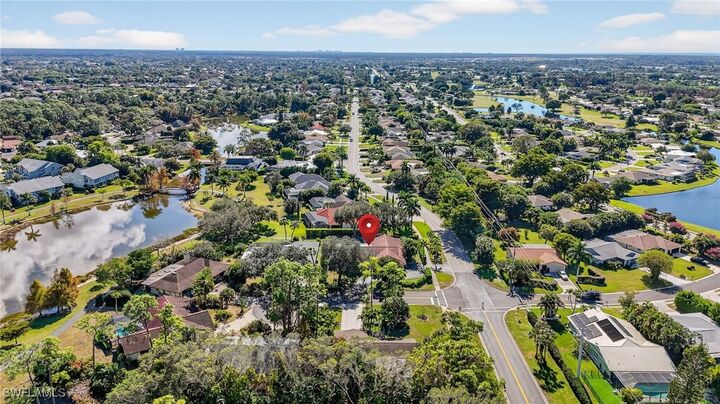 Property Photo:  2140 Evergreen Lake Court  FL 34112 