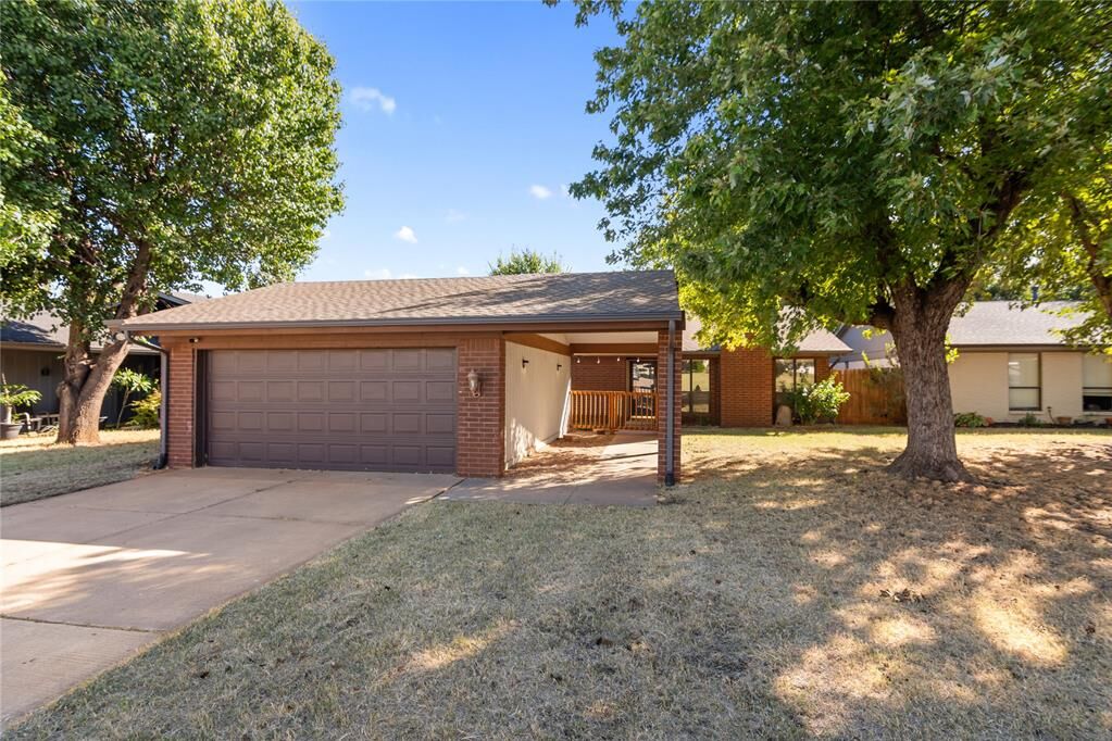 Property Photo:  12424 Fox Run Drive  OK 73142 