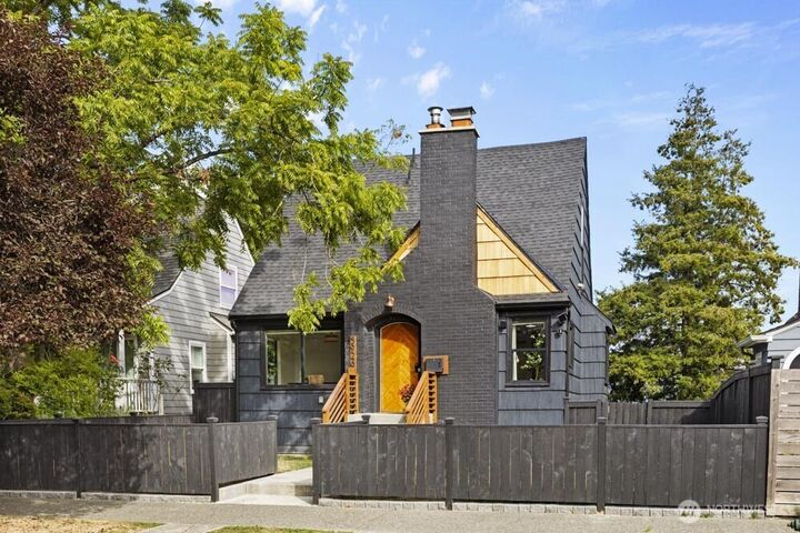 Property Photo:  5926  34th Avenue SW  WA 98126 