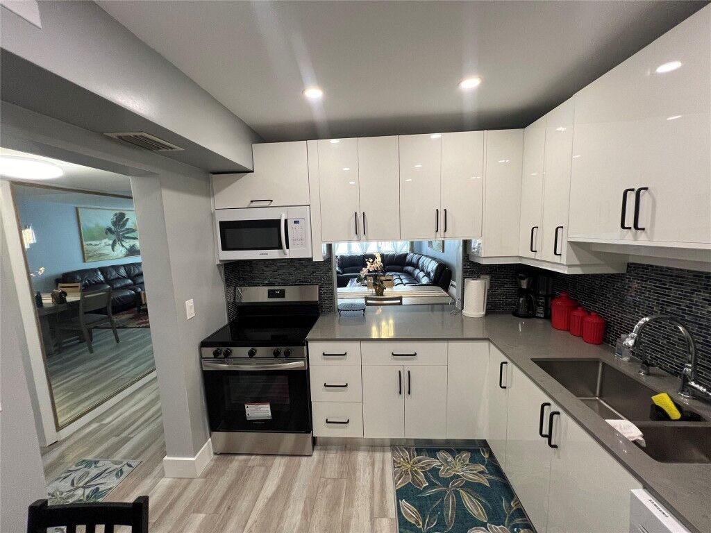 Property Photo:  215 SE 3rd Avenue 204A  FL 33009 