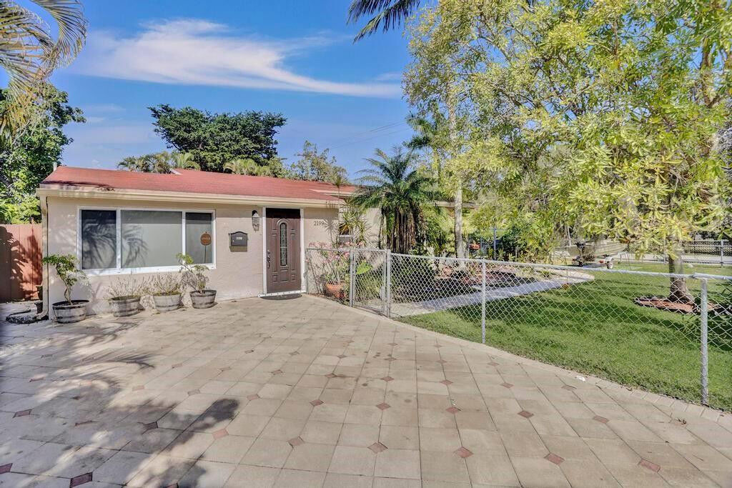 Property Photo:  2199 NE 182nd Street  FL 33162 