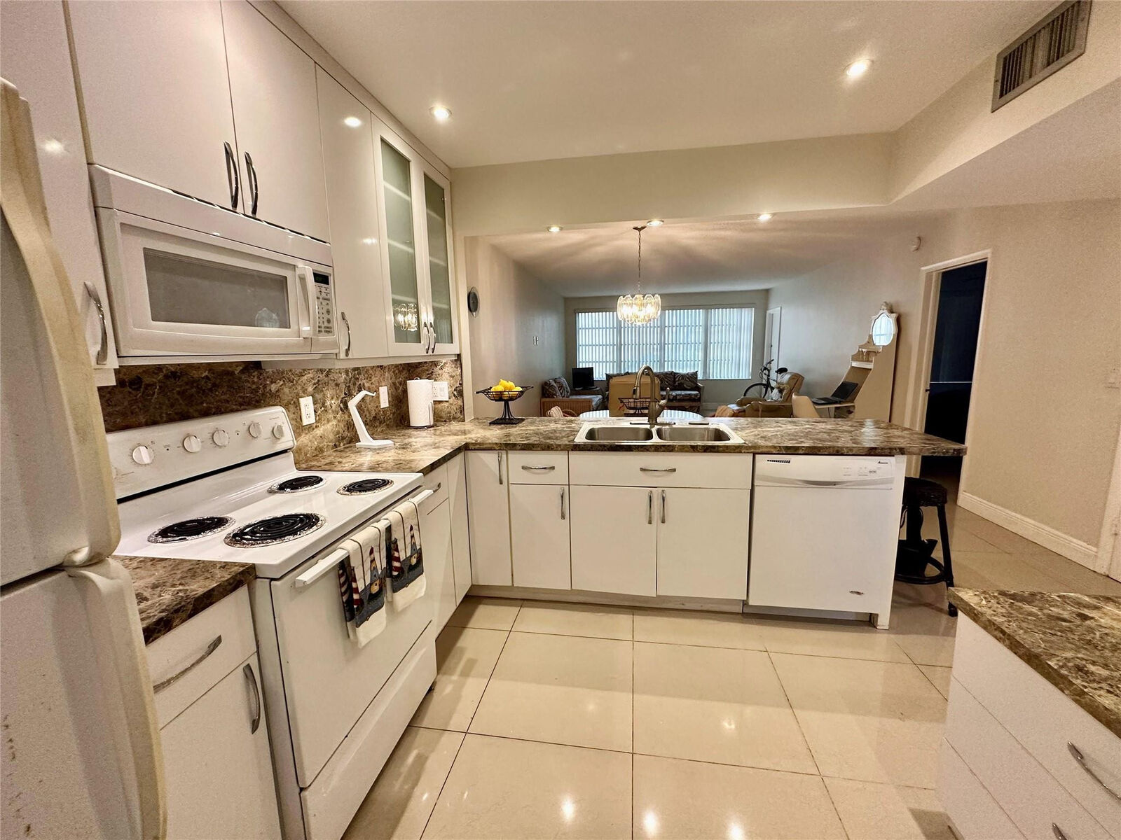 Property Photo: 1250 Atlantic Shores Boulevard 106 FL 33009