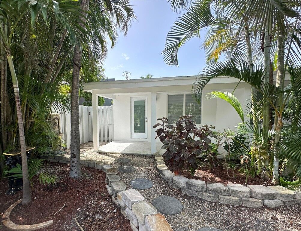 Property Photo:  2201-2 NE 9th Avenue 2  FL 33305 