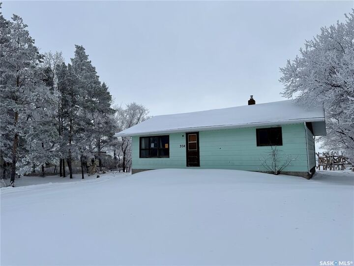 Property Photo:  304 Carson Street  SK S0K 1K0 