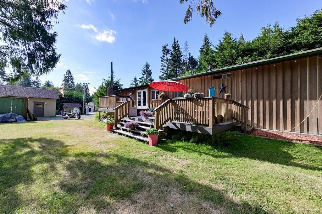 Property Photo: 1015 Cowerd Rd BC V8H 0G9