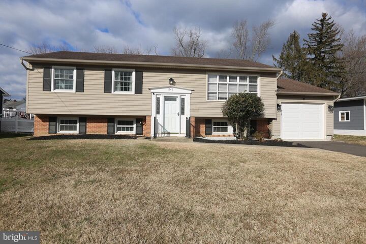 Property Photo:  242 Tilford Road  NJ 08083 