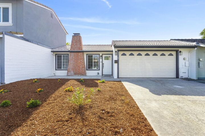 Property Photo:  33169 Lake Oneida St  CA 94555 