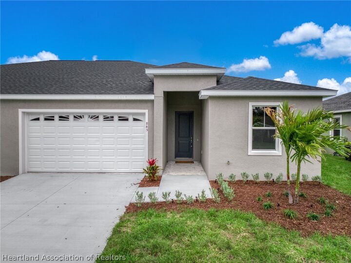 Property Photo: 845 Peachtree Drive FL 33852