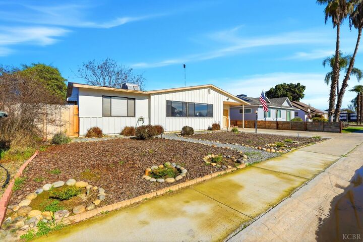 Property Photo:  2634 W Iris Avenue  CA 93277 