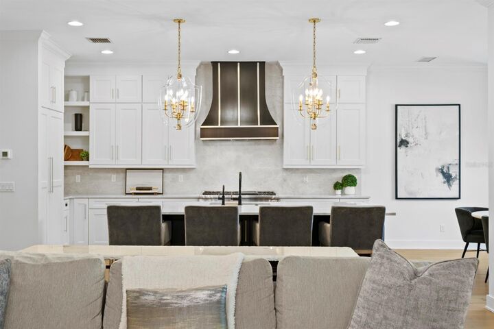 Property Photo:  4111 W Swann Avenue  FL 33609 