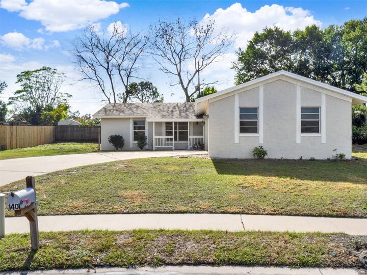 Property Photo: 1401 Sparrow Street FL 32750