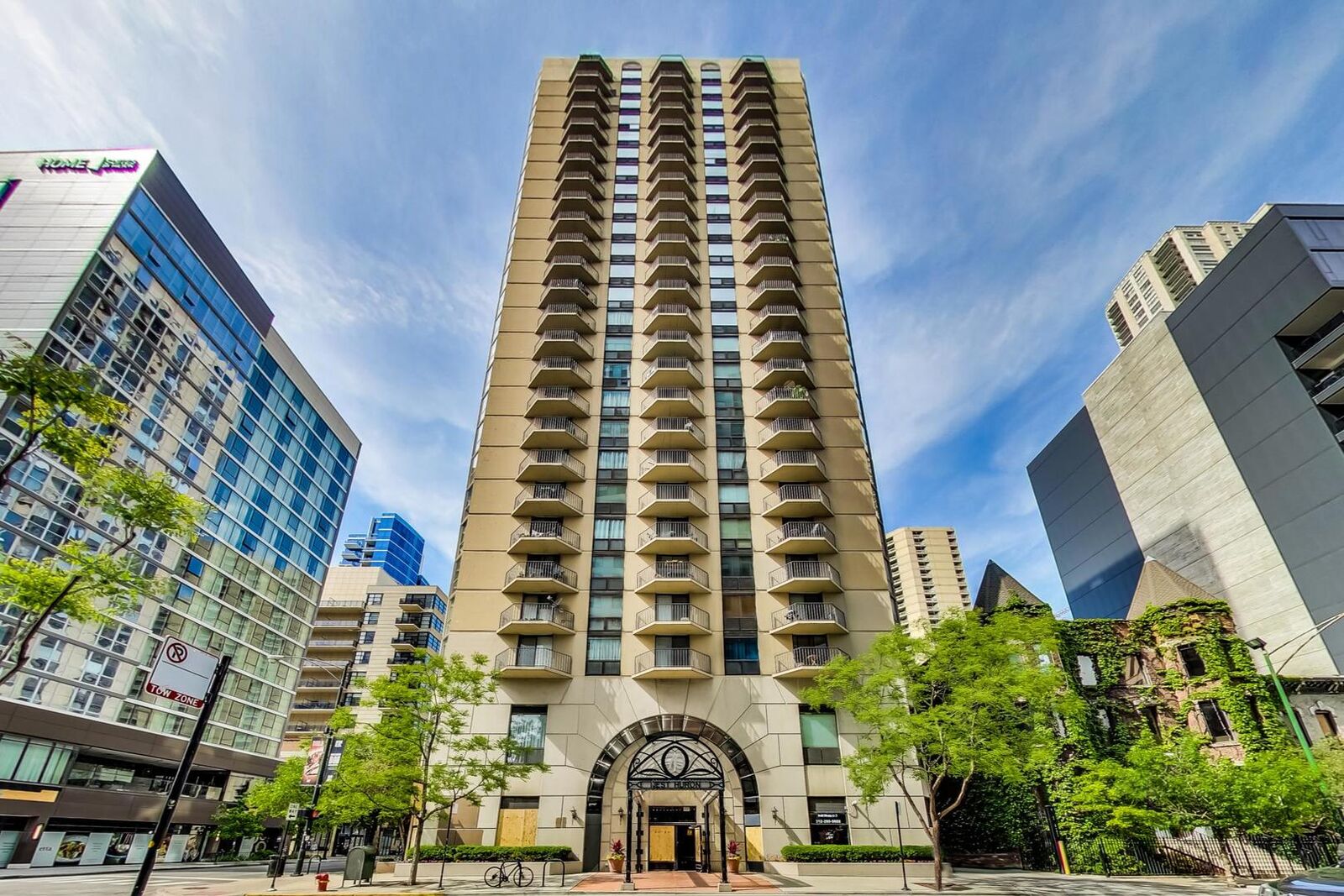 Property Photo:  70 W Huron Street 1103  IL 60610 