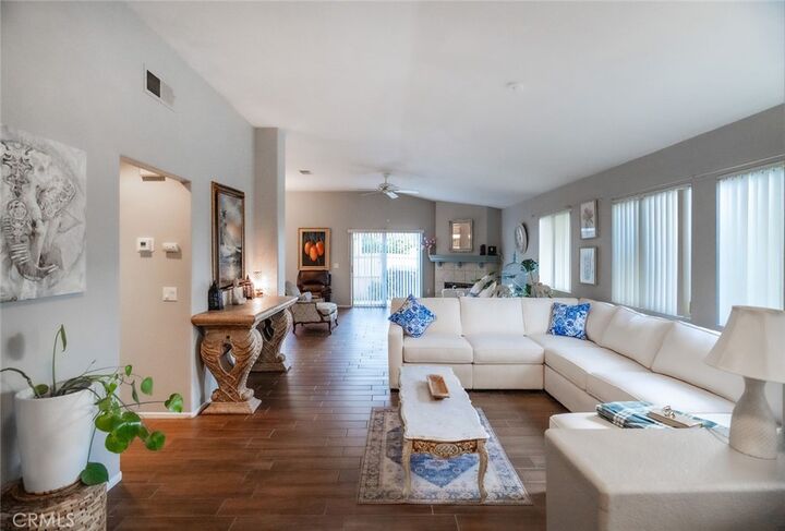 Property Photo:  841 Perla Ct  CA 92583 